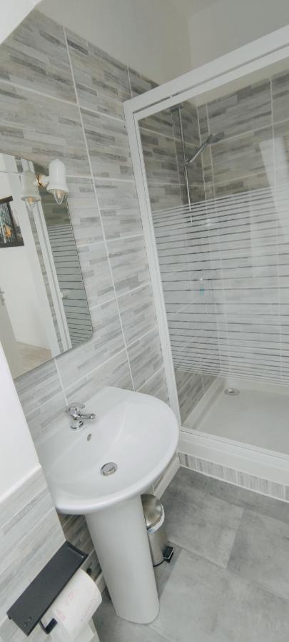 Chaleureuse Petite Maison De Bourg Beaumont-sur-Sarthe Eksteriør billede